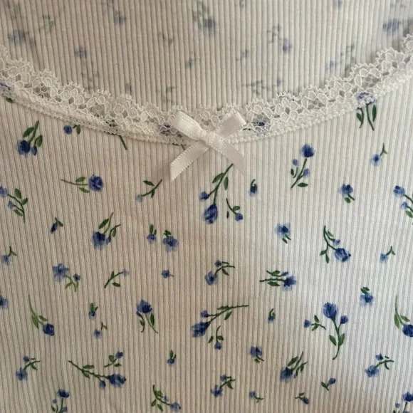 H&M Floral Tee - Picture 2 of 5